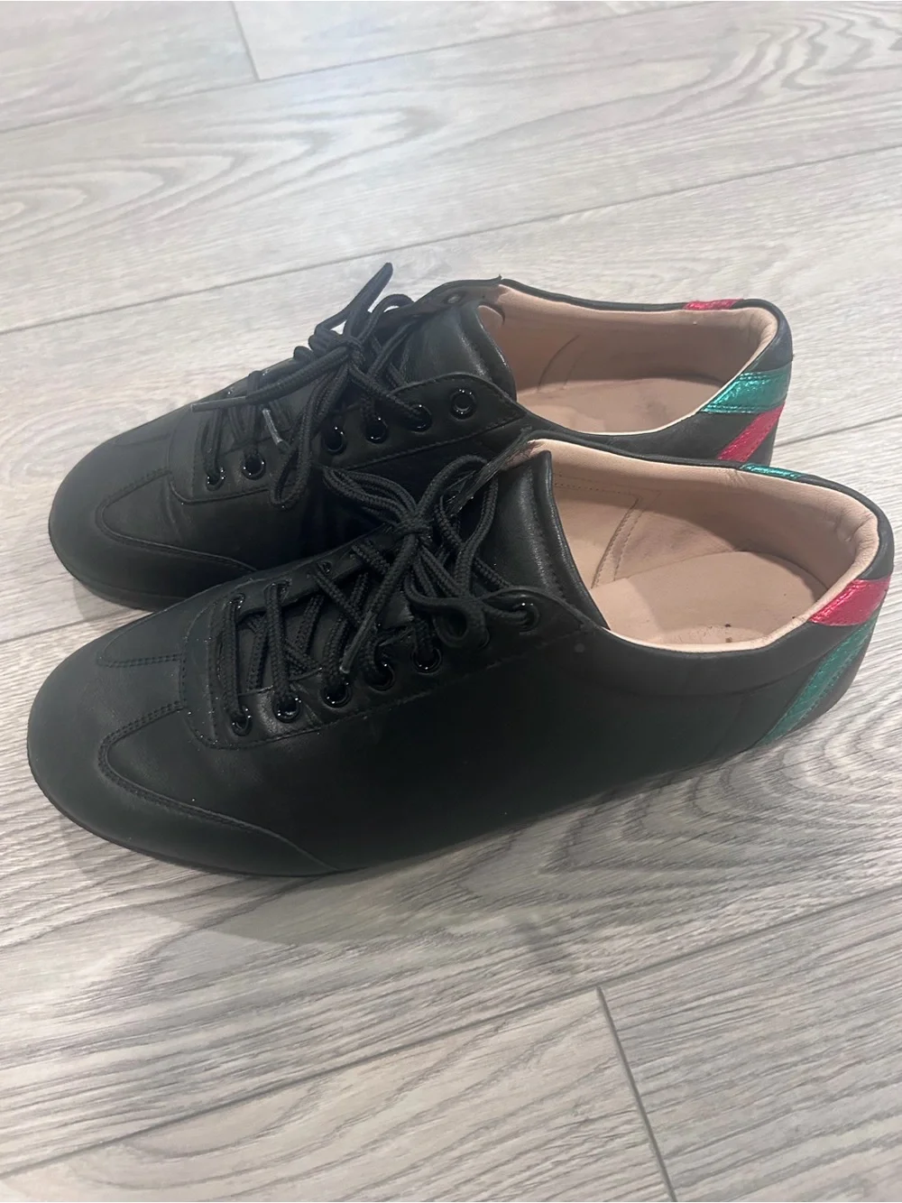 Gucci Black Leather Mens Low-Top Sneakers with Red & Green Heel Tabs